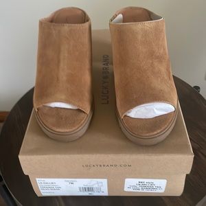 Lucky Brand Size 7M.